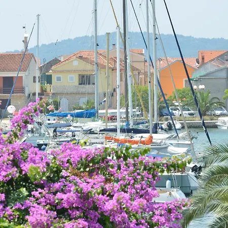 公寓 Velika Obala 比比涅